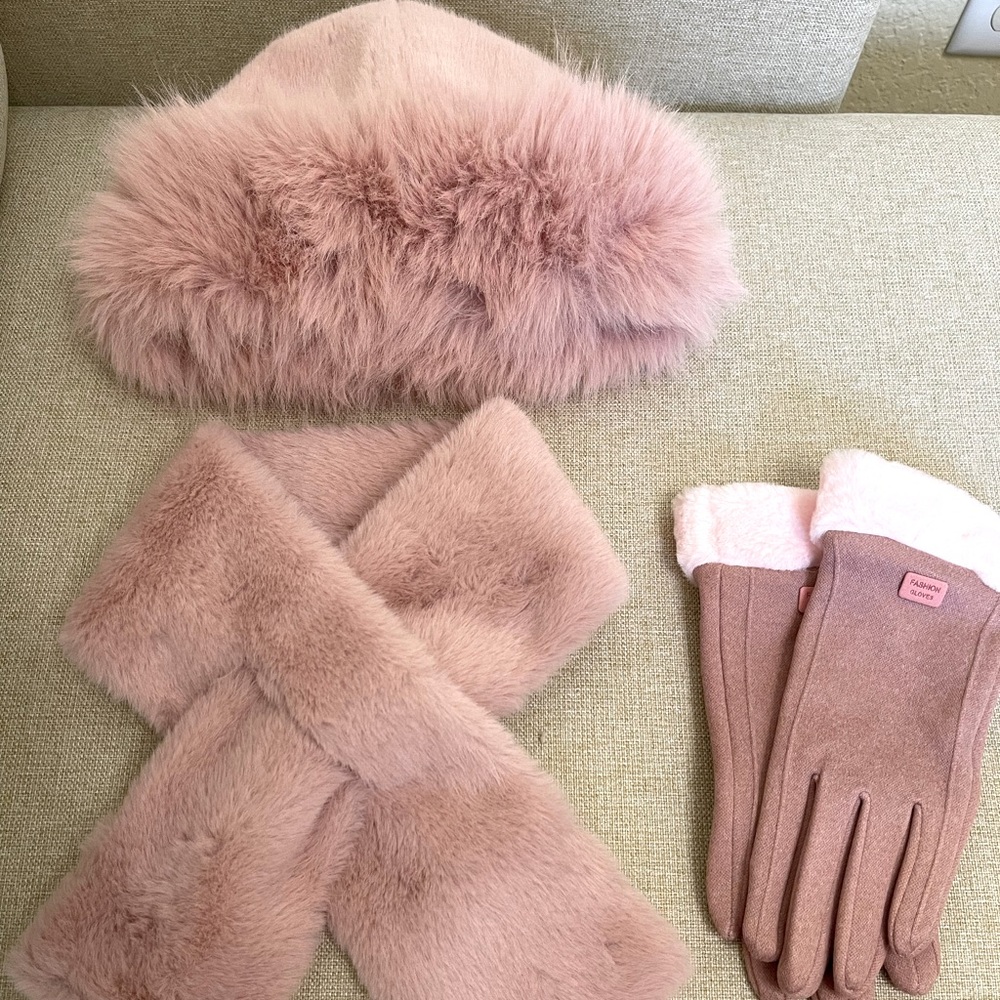 Scarf, hat & gloves